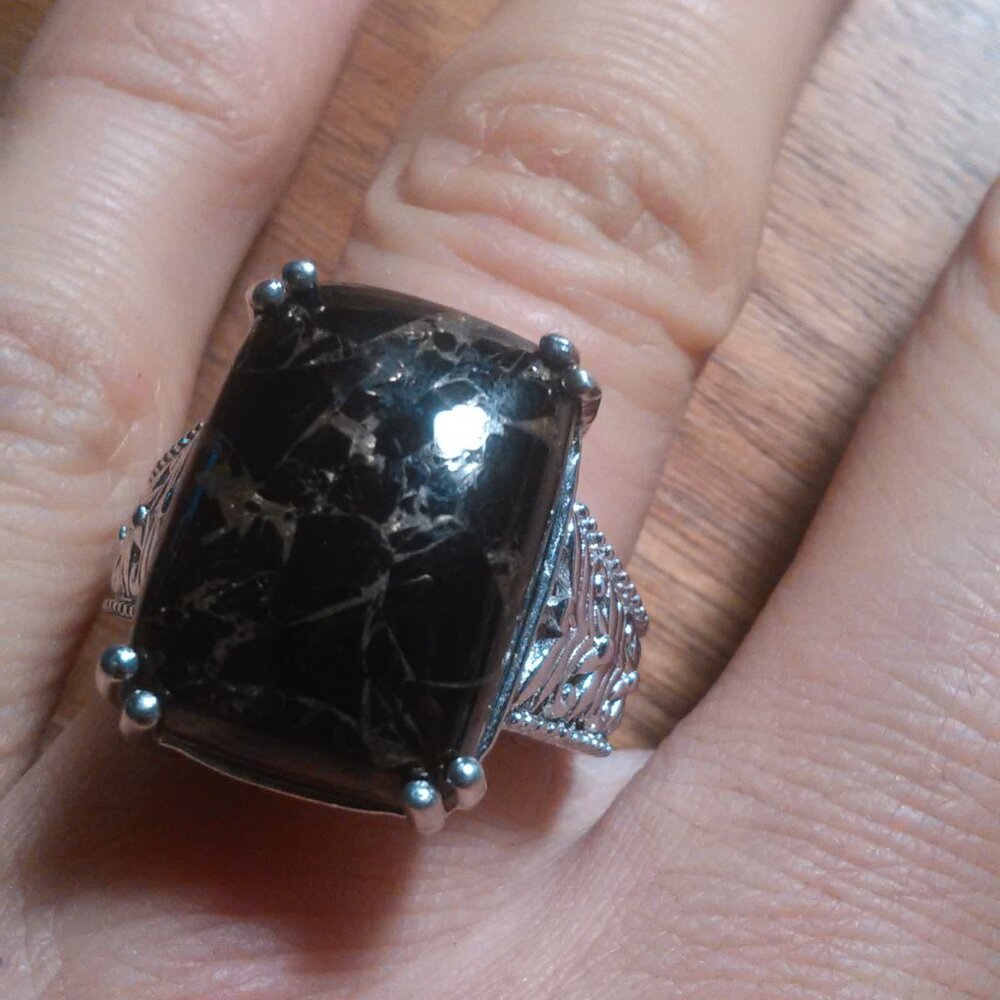 Matrix Silver Shungite Platinum Over Copper Solitaire Ring (Size 7)